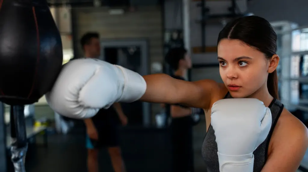 women boxing andstill boxing